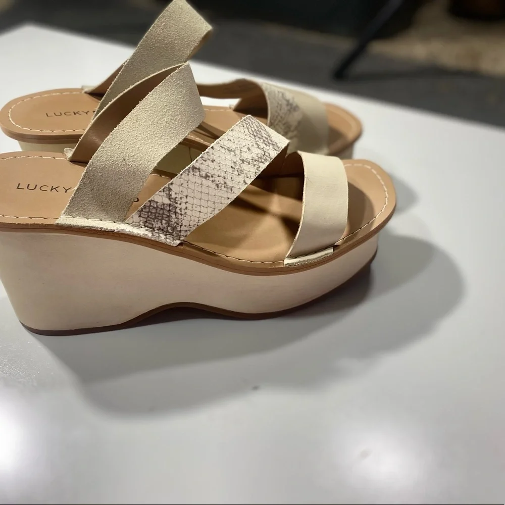 Lucky Brand Mimya Leather Chunky Platform Open Toe‎ Slip On Wedges NWOT Size 9